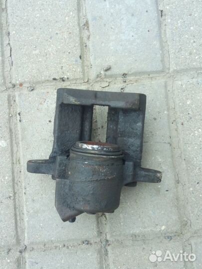 Суппорт тормозной передний Рено Логан 1