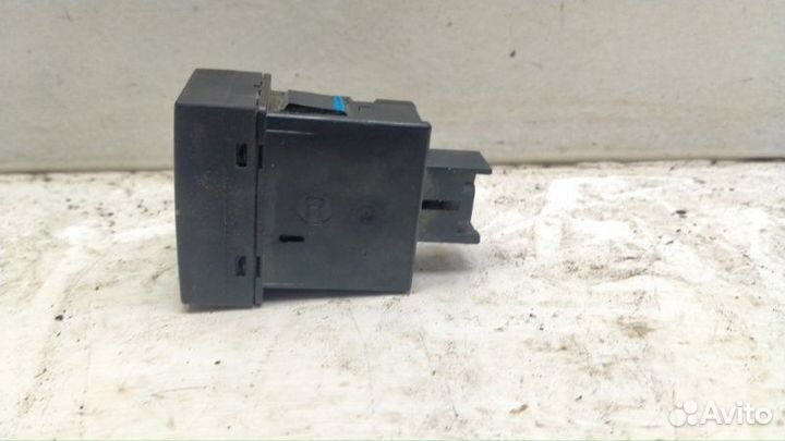Кнопка обогрева сидений правая Mazda 3 2009-2011