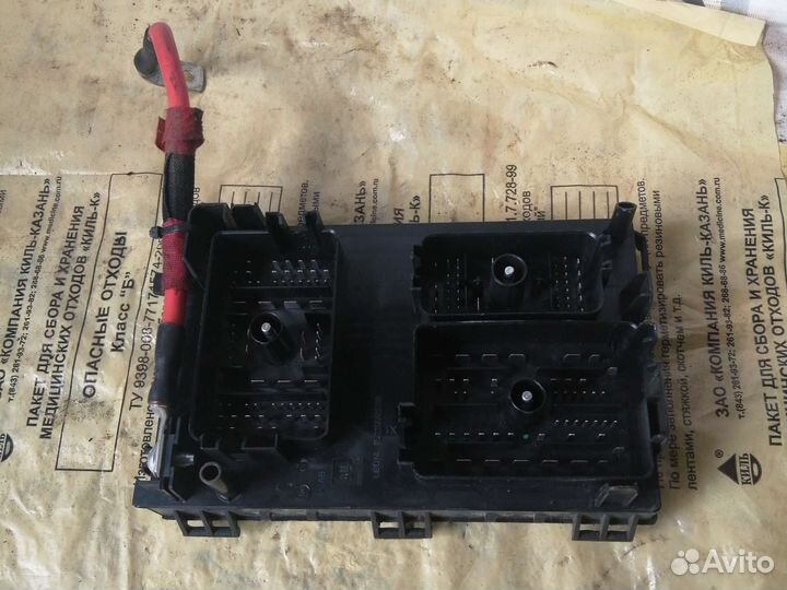 Блок предохранителей монтажный Opel Astra J