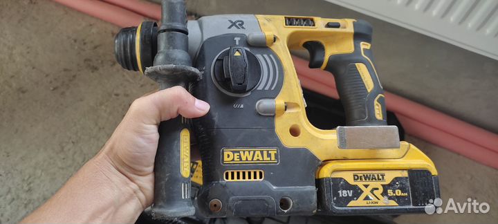 Перфоратор Dewalt DCH 273