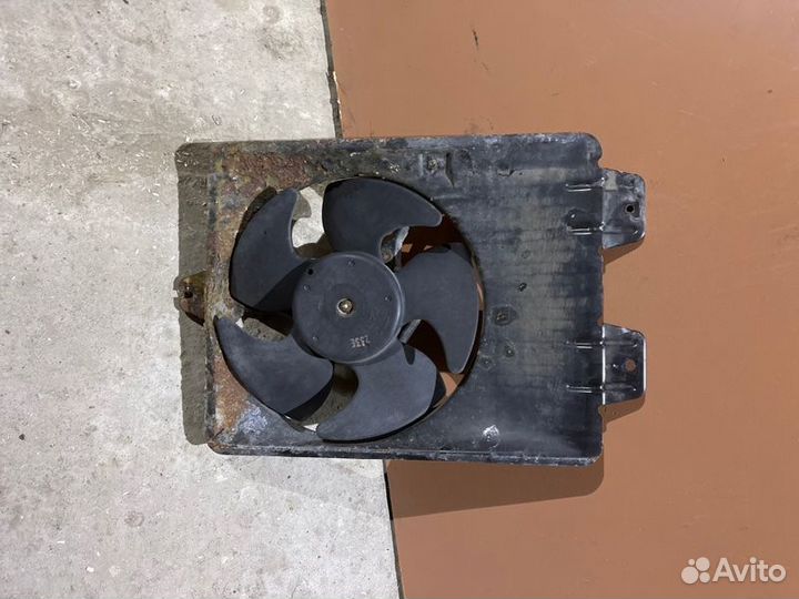 Вентилятор радиатора Mitsubishi Carisma 1.6 16V