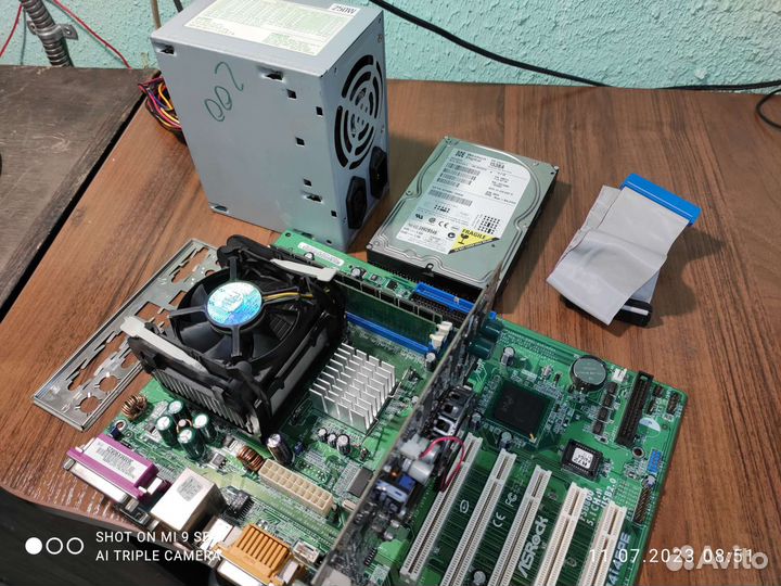 Celeron 2.4, 1Gb DDR, ATi9600 256mb, 15Gb HDD. XP