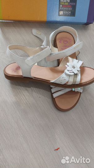 Босоножки для девочки 35р натуральная кожа