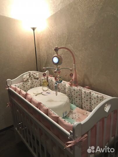 Музык. мобиль,с проектором,подвесками,на пульте ду