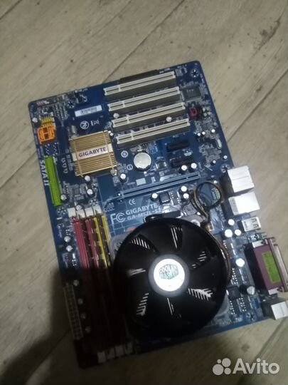 Материнская плата с процессором и памятью