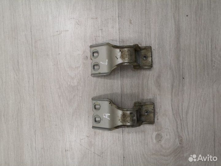 Петля багажника Ford Focus 2 универсал shdb 2010