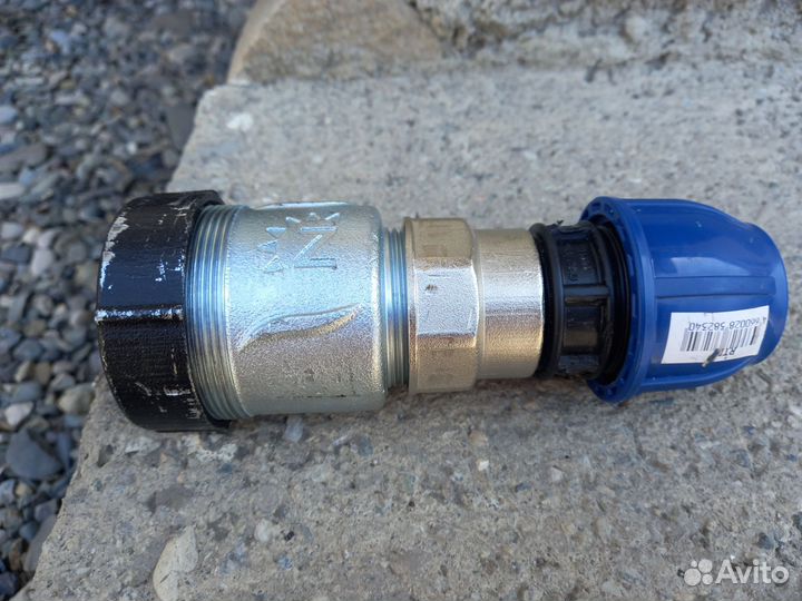 Муфта с 40 металлической трубы на 32 трубы