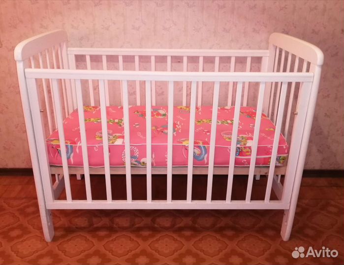 Детская кроватка с матрасом