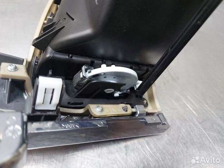 Дефлектор обдува передний левый Jeep Grand