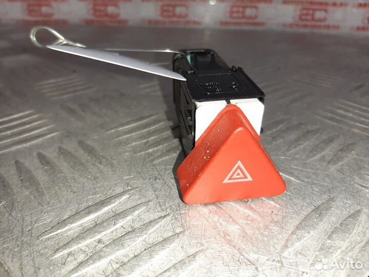 Кнопка аварийной сигнализации Volkswagen Golf Plus