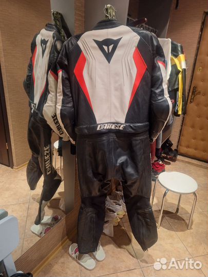 Оригинальный кожаный мотокомбез dainese 56размер
