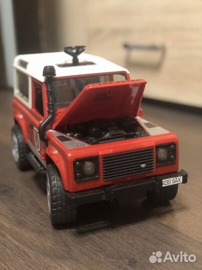 Подарная машина Bruder с механизмом управления