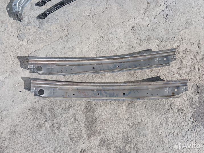 Усилитель переднего бампера Chevrolet Cobalt