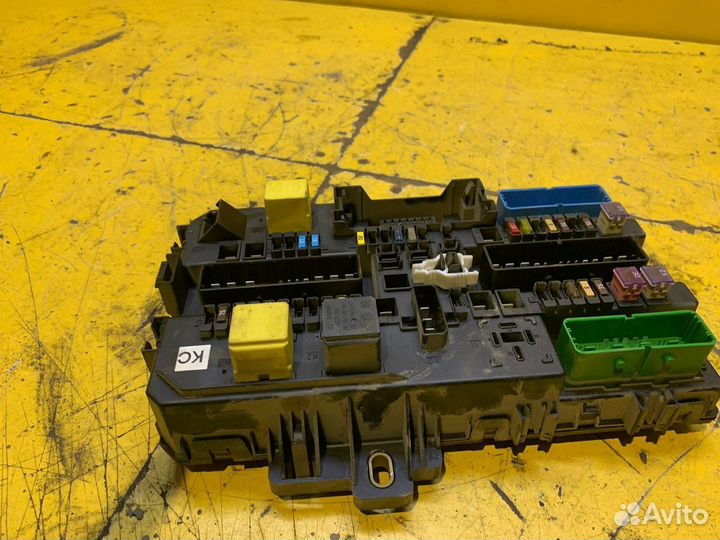 Блок предохранителей Opel Astra H 2006-2014