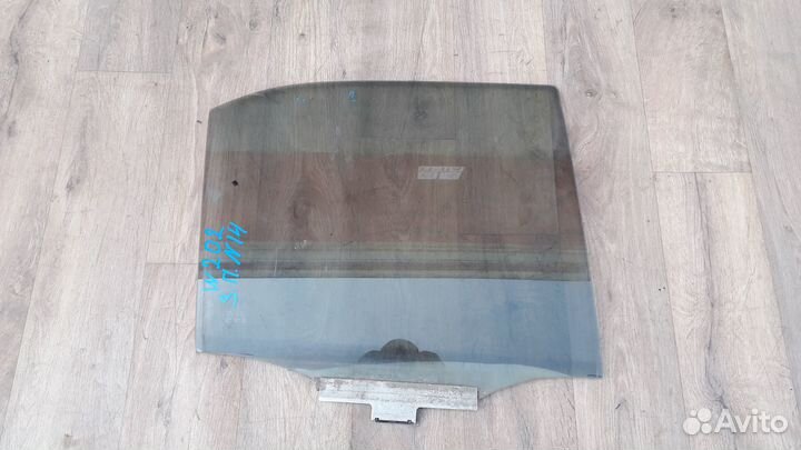 Стекло двери задней правой №14 Mercedes C W202