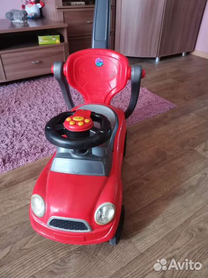 Детская машинка каталка с ручкой
