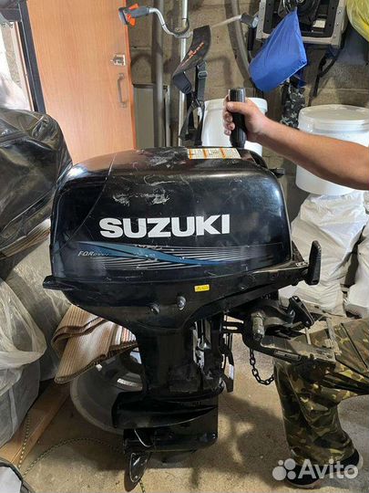 Лодочный двигатель