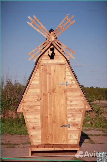 Уличный туалет деревянный