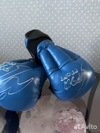 Боксерские перчатки