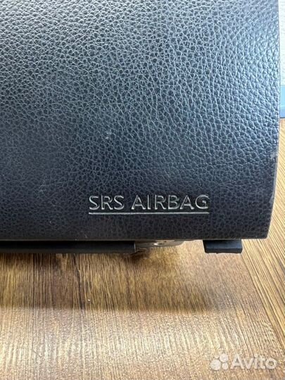 Накладка подушки безопасности передняя левая