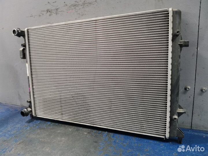 Радиатор охлаждения Volkswagen Passat B6 1.8T