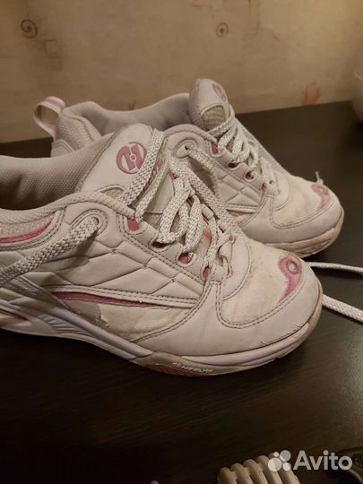 Кроссовки с колёсами heelys