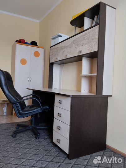 Письменный стол бу + компьютерное кресло