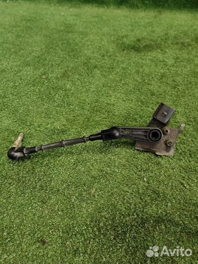 Датчик высоты подъема задний левый Volkswagen