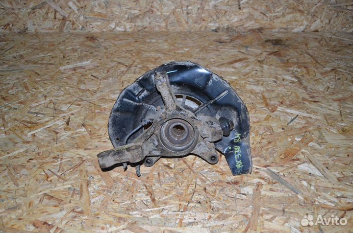 Кулак поворотный передний правый Lexus Rx 330