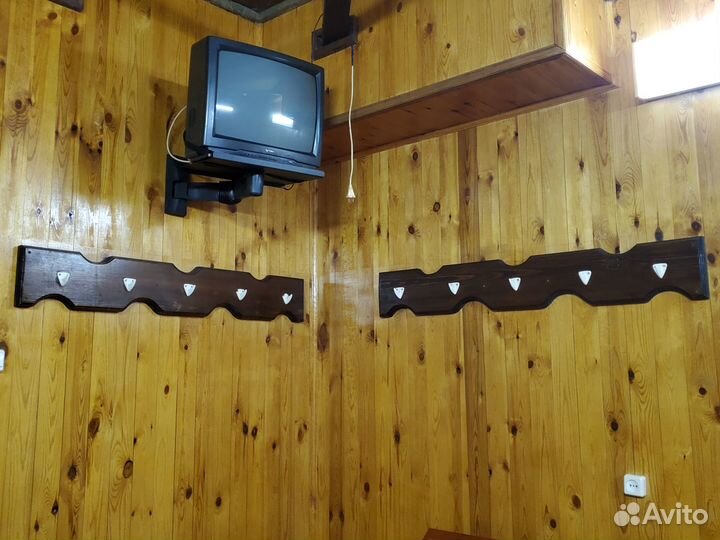 Вешалки деревянные настенные и метал напольная б/у