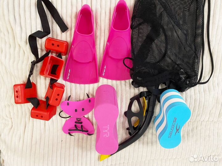 Ласты для плавания и другое оборудование