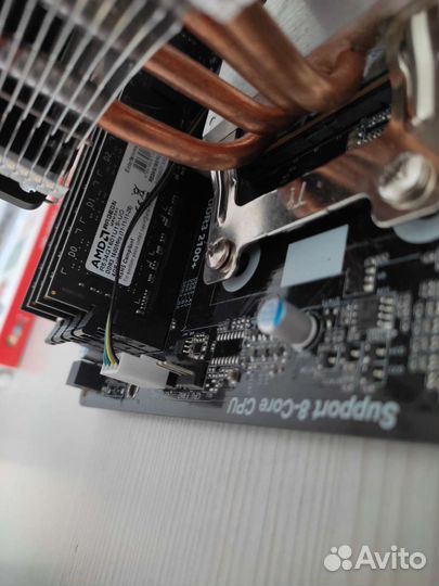 Материнская плата с процессором и памятью