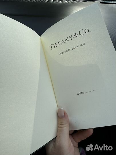 Блокнот с ручкой