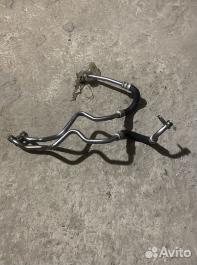 Трубки охлаждения масла в двигателе Bmw N62b48