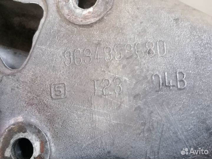 Кронштейн двигателя правый Peugeot 206 1.4 1998-12