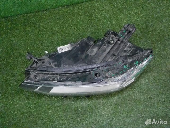 Фара левая Volkswagen Passat