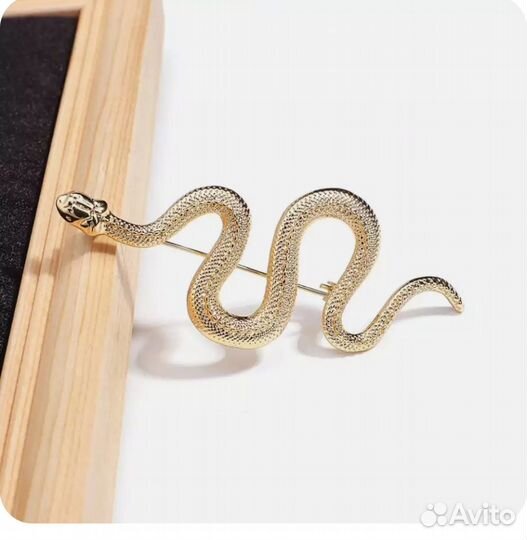 Брошь змея
