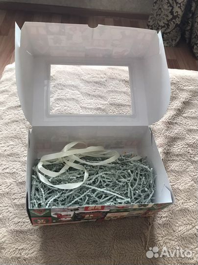 Подарочная коробка