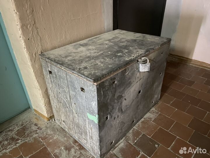 Ящик металлический с замком