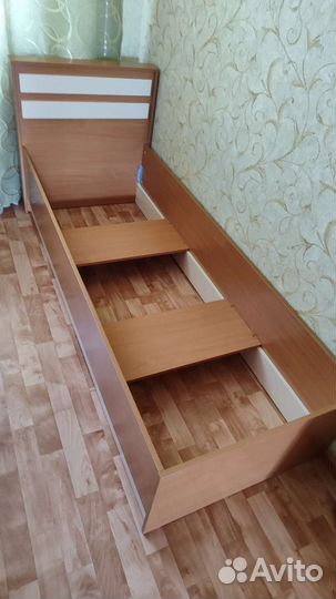 Кровать
