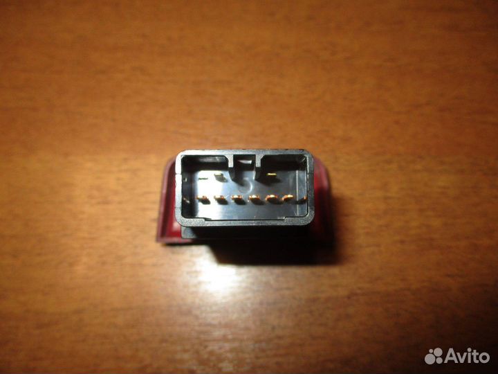 Кнопка аварийной сигнализации Hyundai Accent (LC)