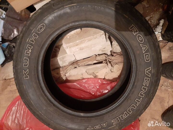 Kumho Road Venture APT KL51 215/65 R16