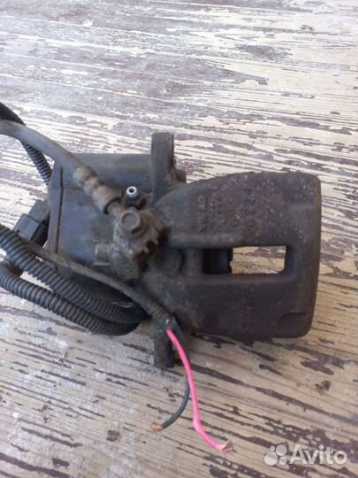 Суппорт задний левый Фольксваген Пассат Б6