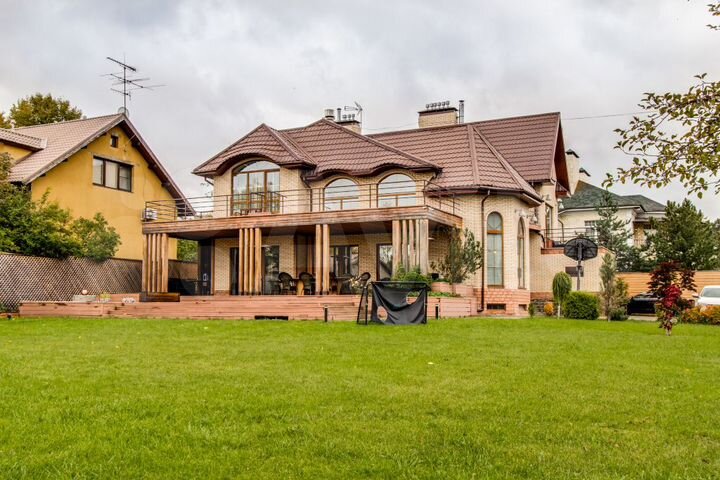 Дом 430 м² на участке 16 сот.