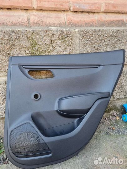 Обшивка на дверь задняя KIA