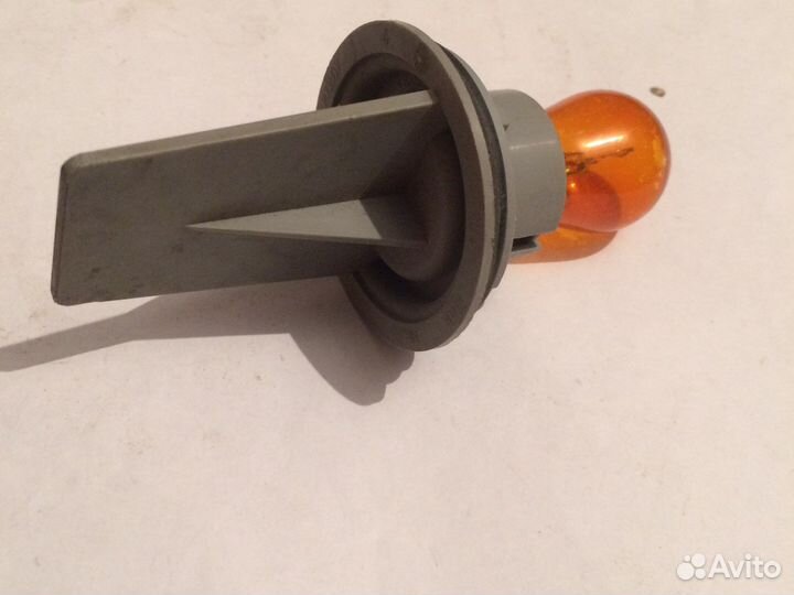 Патрон указателя поворота в фару Skoda Fabia1