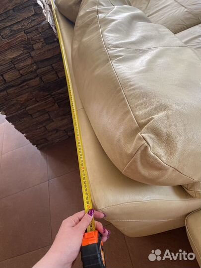 Кожаный диван