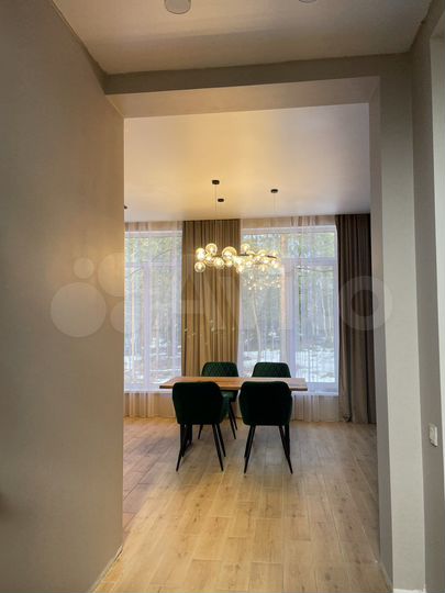 Коттедж 215 м² на участке 10 сот.