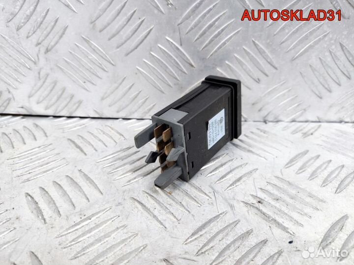 Кнопка аварийной сигнализации Passat B5 3B0953235D