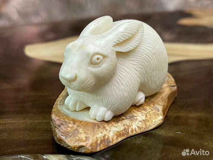 Резная фигурка из бивня мамонта. Кролик